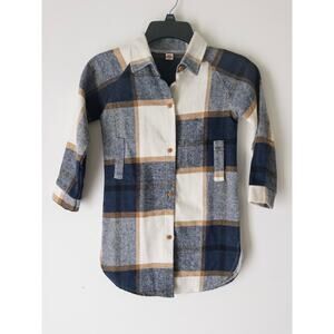 Cozy kids’ button-up shacket in navy, cream & camel plaid pattern. sz 6 cozy